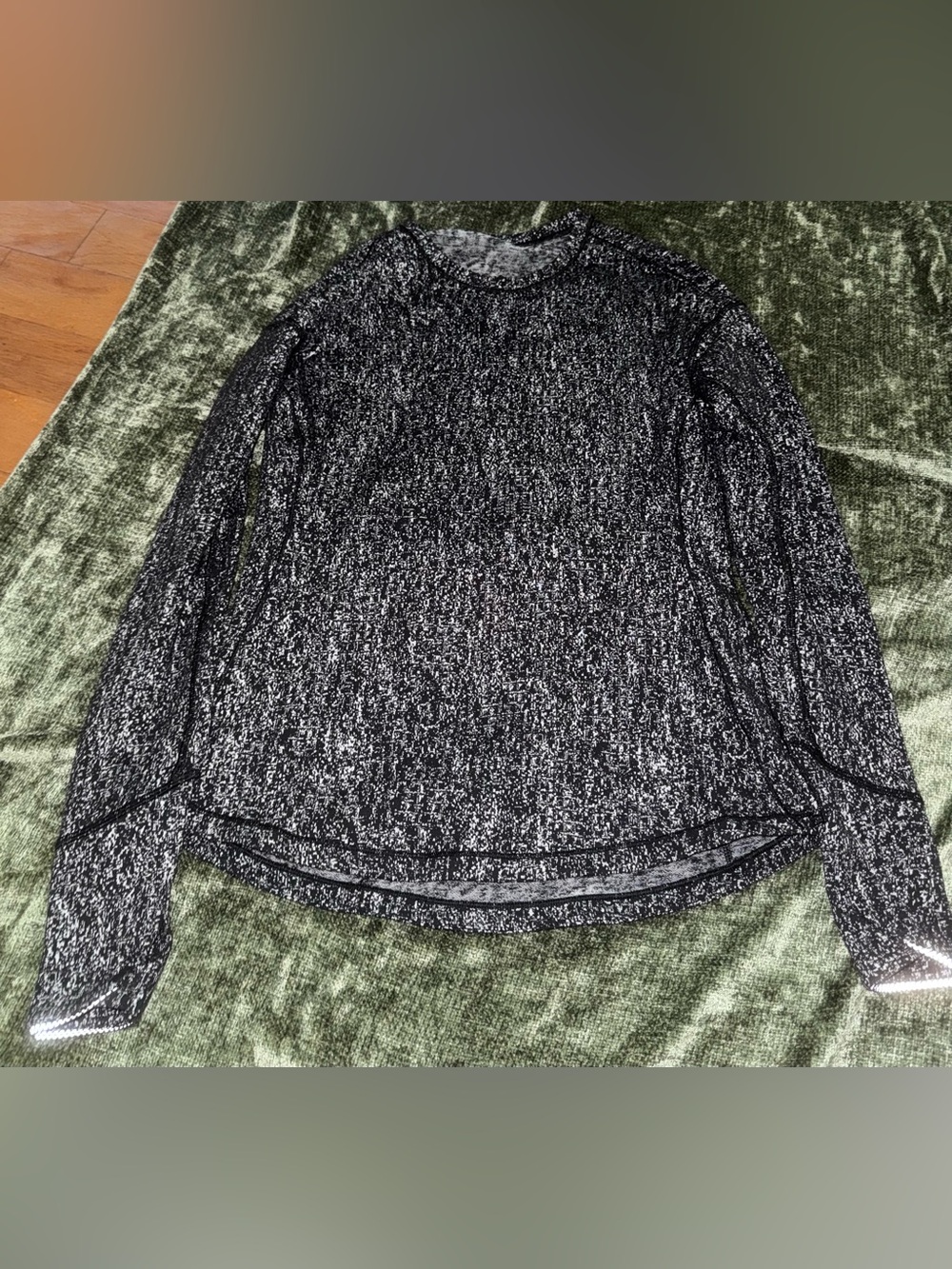 Lululemon Outrun Long Sleeve
Believe sz 4 or 6